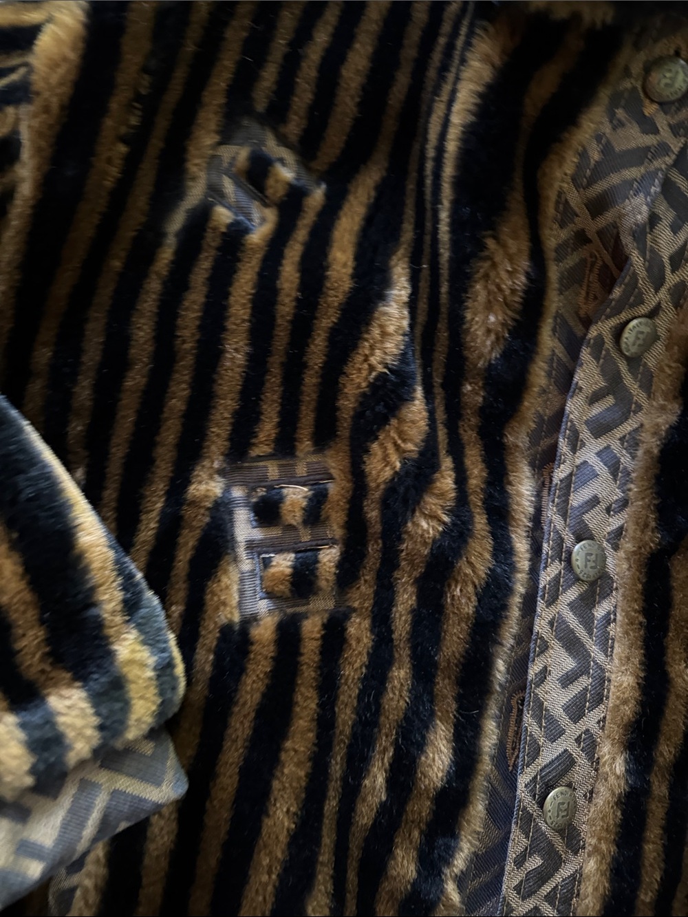 Fendi Vintage Women’s Striped Faux Fur Coat - Brown/Black Excellent Condition - Picture 5 of 13